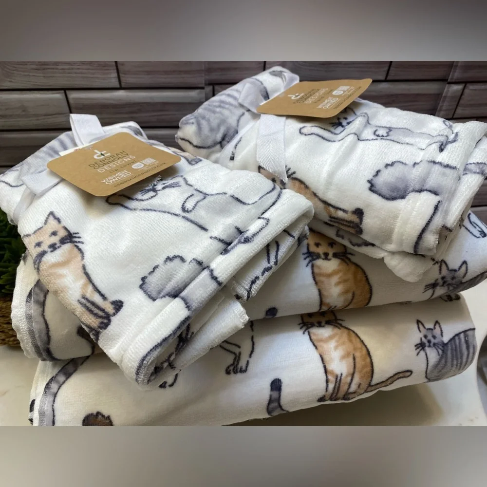 DC Designs ❤️ Cat pattern (2) Bath(2) Hand (2)Tip Towels set NWT